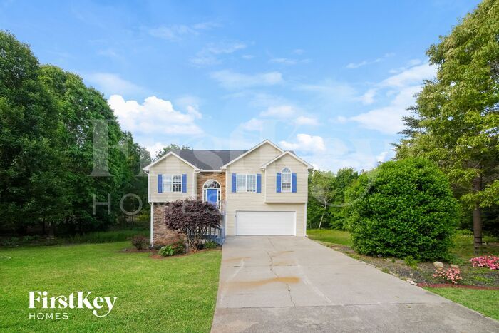 87 Indian Hills Dr in Rydal, GA - Building Photo