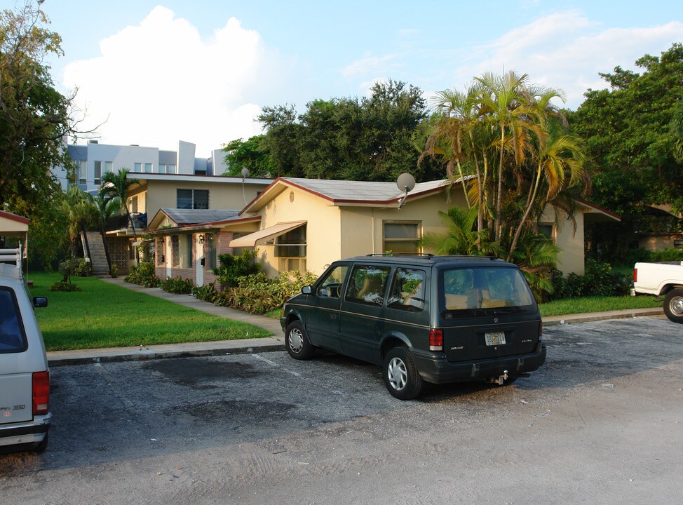 700-708 SE 16th St in Fort Lauderdale, FL - Foto de edificio