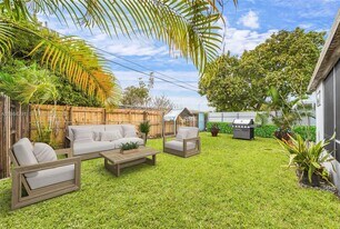 27 Suffolk Ave in Hialeah, FL - Building Photo