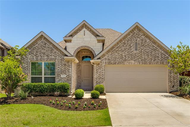 9809 Echo Summit Dr in Oak Point, TX - Foto de edificio