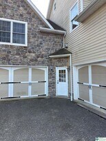 226 Sonny Dr in Wind Gap, PA - Building Photo
