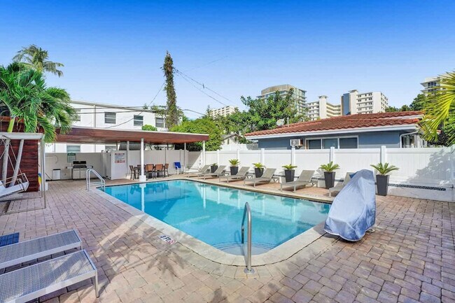 3215 NE 7th St, Unit SI FL2-ID1503991P in Pompano Beach, FL - Building Photo - Building Photo