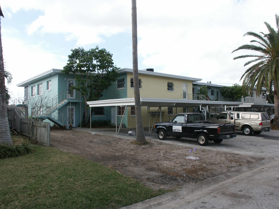 2186 Edythe Dr in Dunedin, FL - Building Photo