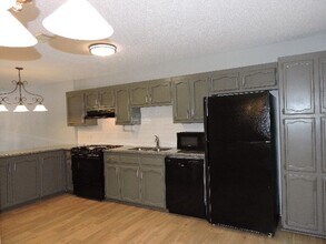 2293 Hollydale Ave in Baton Rouge, LA - Building Photo - Building Photo