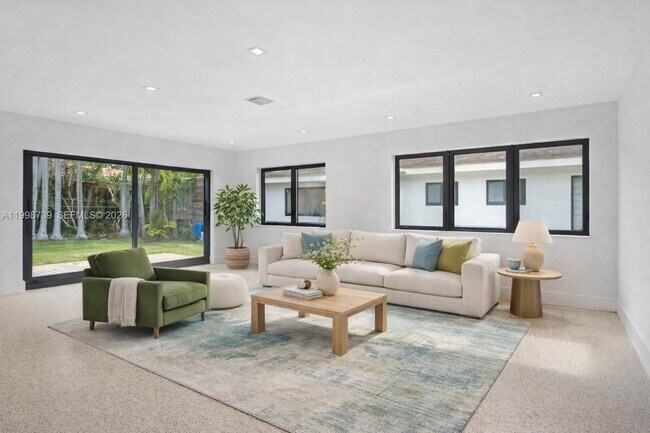 2345 SW 23rd Terrace in Miami, FL - Building Photo - Building Photo