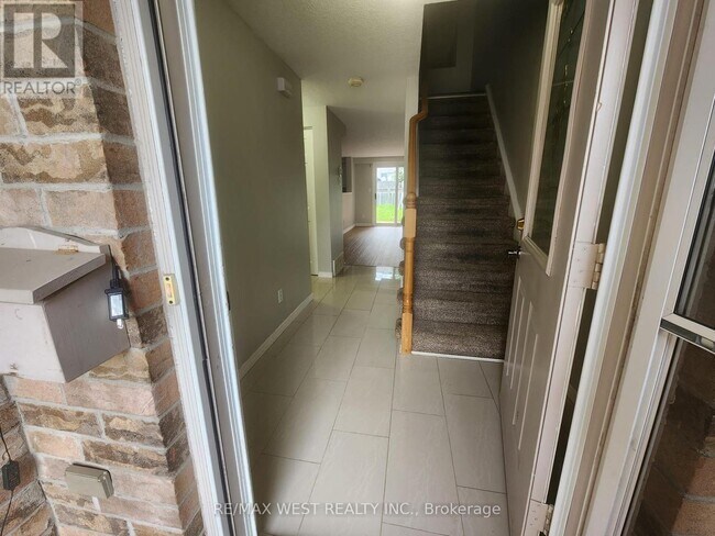 14 Copper Leaf St in Kitchener, ON - Building Photo - Building Photo