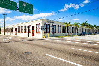 Box Factory Lofts in Tampa, FL - Foto de edificio - Building Photo