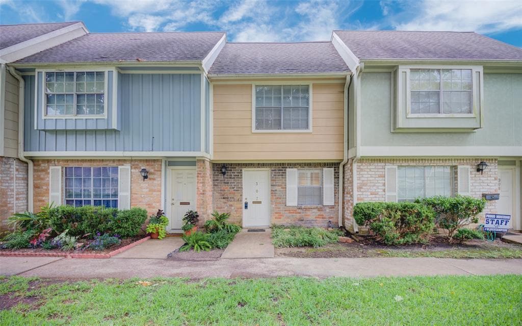 8102 Amelia Rd in Houston, TX - Building Photo