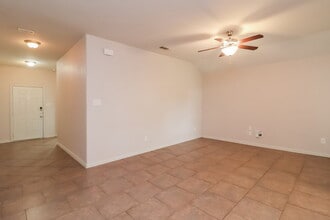 7648 Hollow Point Dr in Fort Worth, TX - Foto de edificio - Building Photo