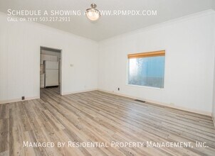 5616 SE Mall St in Portland, OR - Building Photo - Building Photo