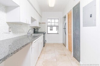 915 8th St, Unit 201 in Miami Beach, FL - Building Photo - Building Photo