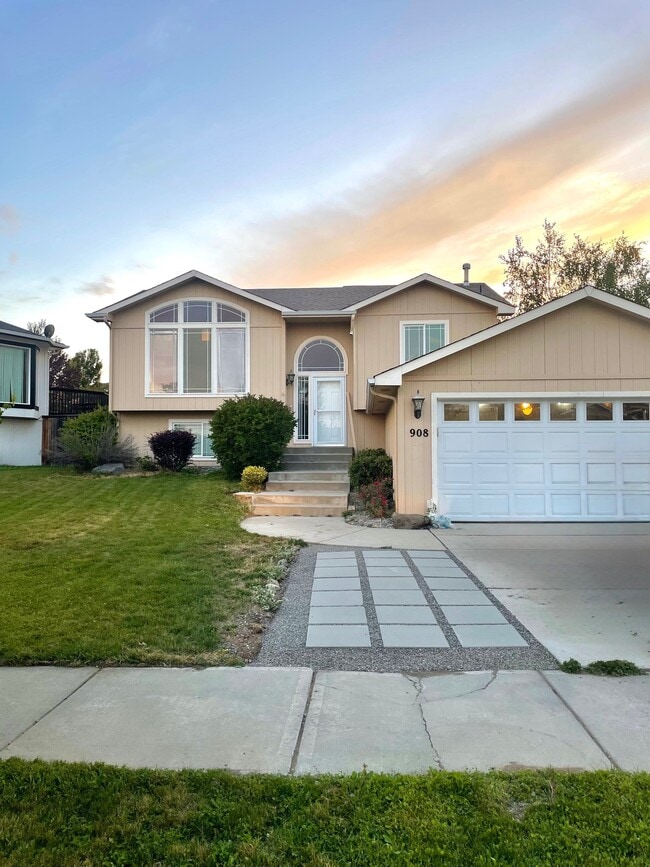 property at 908 S Salish Ct