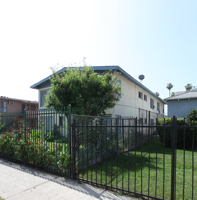 14738 Delano St in Van Nuys, CA - Building Photo - Building Photo