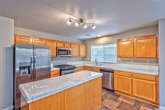 8926 Manalang Rd in Las Vegas, NV - Building Photo - Building Photo
