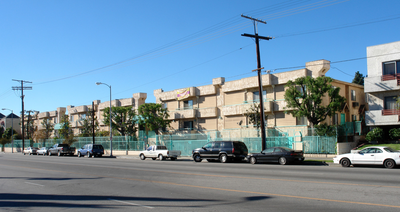 Village Glen Apartments in Panorama City, CA - Building Photo