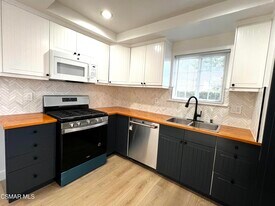 2002 Calle La Sombra in Simi Valley, CA - Building Photo