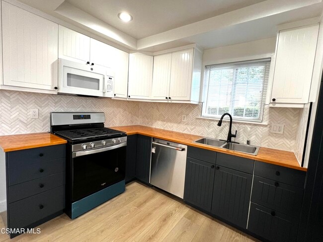 property at 2002 Calle La Sombra