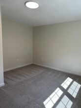 153 Providence Rd, Unit Apt N in Grafton, MA - Foto de edificio - Building Photo