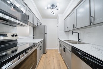 3224 Timmons Ln in Houston, TX - Building Photo - Building Photo