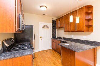 1642 1/2 W Greenleaf Ave in Chicago, IL - Building Photo - Building Photo