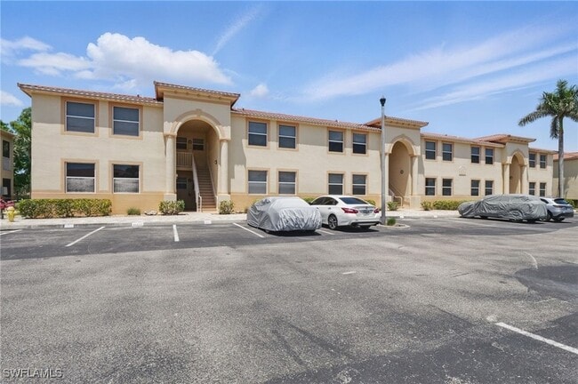 15430 Bellamar Cir, Unit 3023 in Ft. Myers, FL - Building Photo - Building Photo