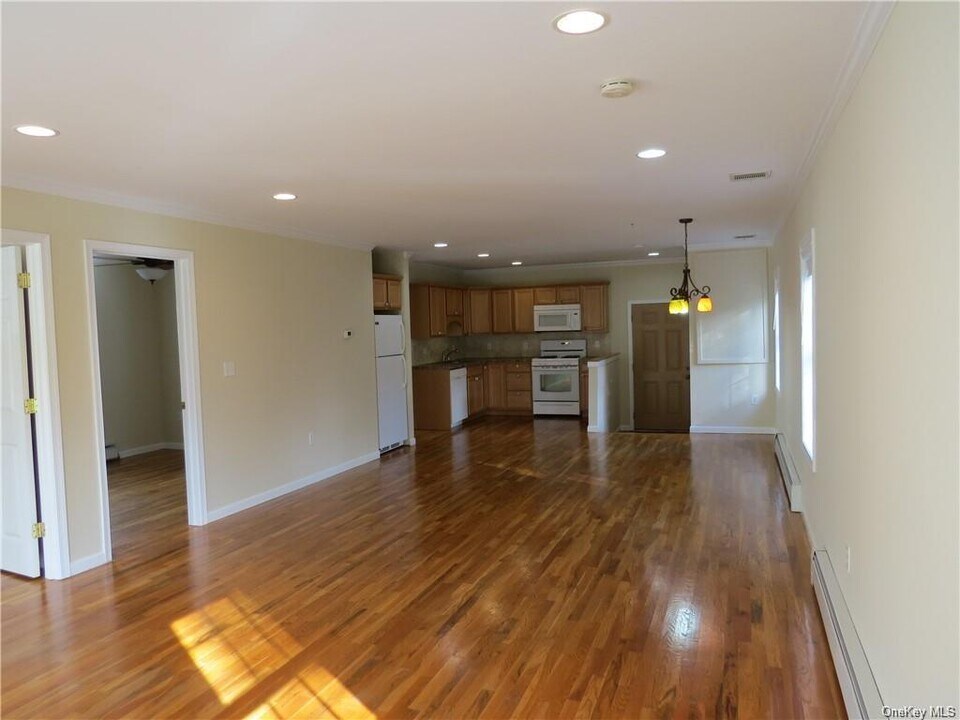 106 Newport Bridge Rd, Unit 4 in Warwick, NY - Building Photo