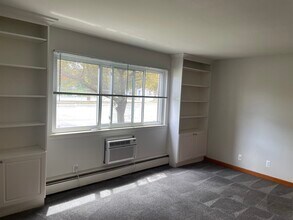 810 Plate St, Unit 108 in Rochester, MI - Foto de edificio - Building Photo