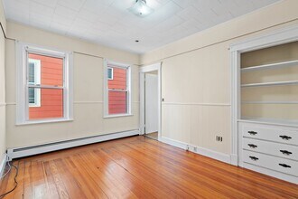 37 Calvin St, Unit 2 in Somerville, MA - Foto de edificio - Building Photo