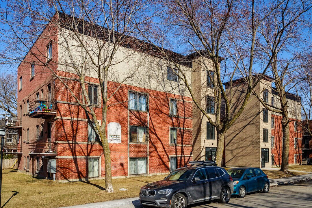 3925 Linton Av in Montréal, QC - Building Photo