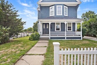 263 Riverside Ave in Medford, MA - Building Photo - Building Photo