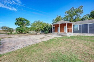 2785 N Main St in Bastrop, TX - Building Photo - Building Photo