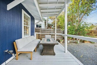 213 Lessin Ln in Austin, TX - Building Photo - Building Photo