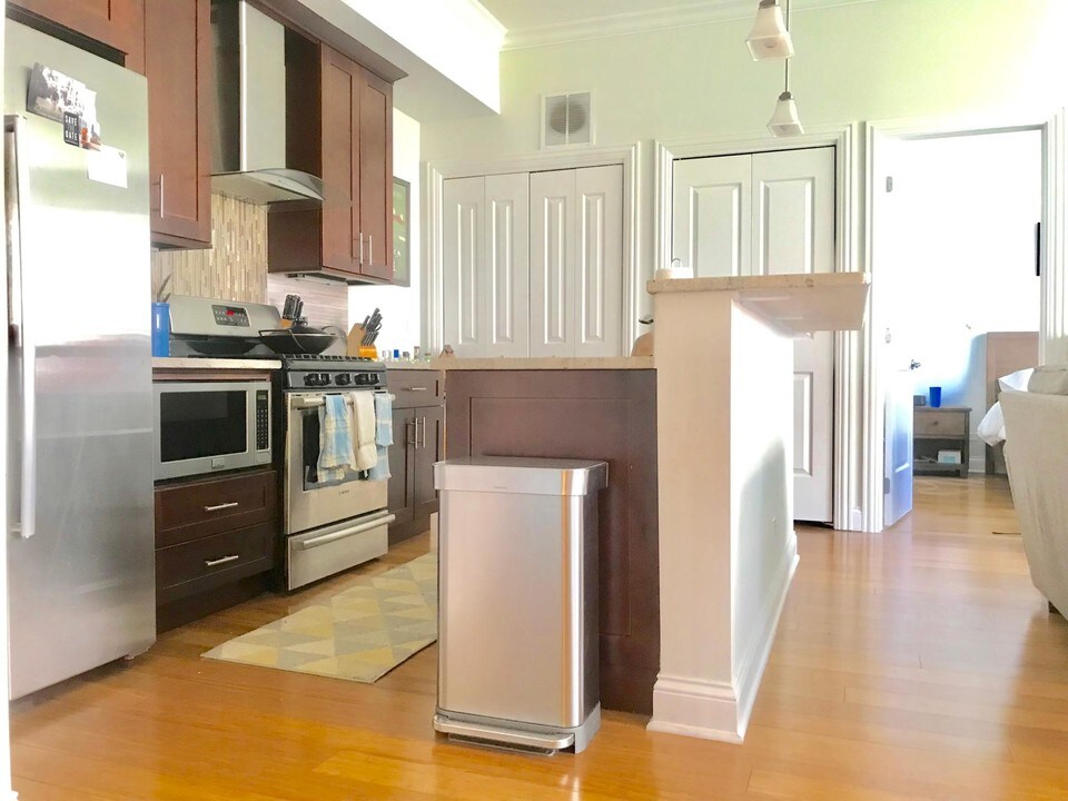 951 W Huron St in Chicago, IL - Building Photo