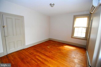 30 W Union St in Burlington, NJ - Building Photo - Building Photo