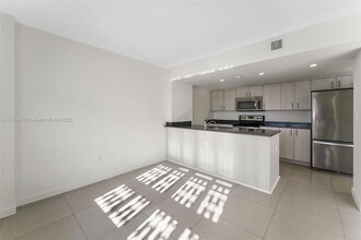 910 West Ave, Unit 613 in Miami Beach, FL - Building Photo - Building Photo