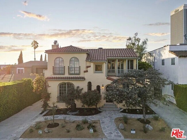 833 S Curson Ave in Los Angeles, CA - Building Photo - Building Photo