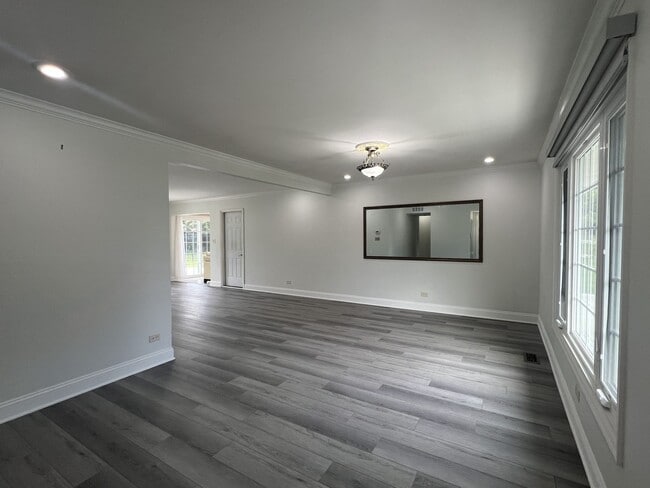 1380 Rosedale Ln in Hoffman Estates, IL - Building Photo - Building Photo