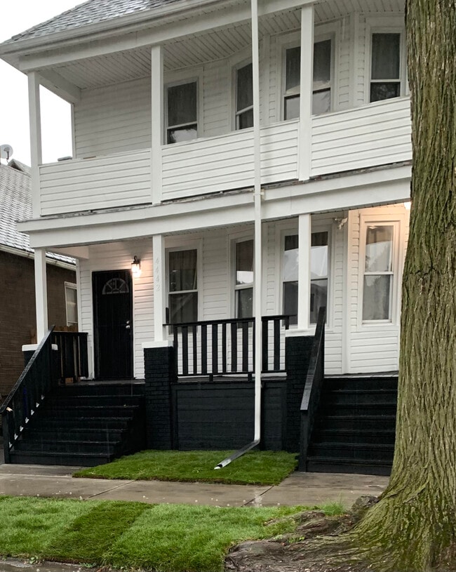 4440 Freer St, Unit 2 lower