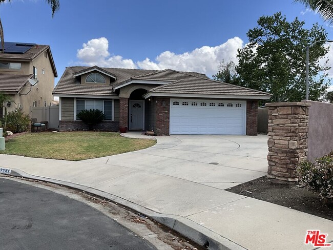 9248 Camphor Tree Ct in Corona, CA - Building Photo - Building Photo