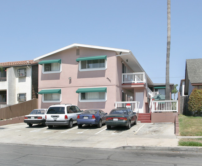 4351 Hamilton St in San Diego, CA - Foto de edificio - Building Photo