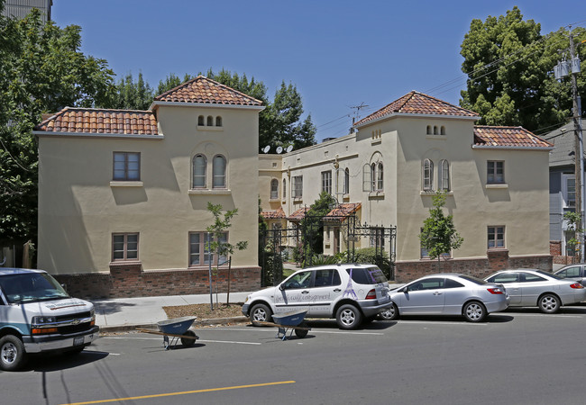 Hill Court in Sacramento, CA - Foto de edificio - Building Photo