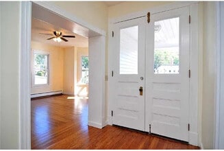 285 Main St, Unit 3 in Bristol, CT - Foto de edificio - Building Photo
