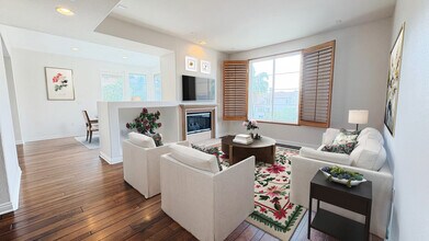 5831 Seawalk Dr, Unit 416 in Los Angeles, CA - Building Photo - Building Photo