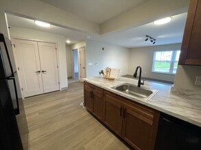 Hudson Heights Apartments in Mechanicville, NY - Foto de edificio - Building Photo