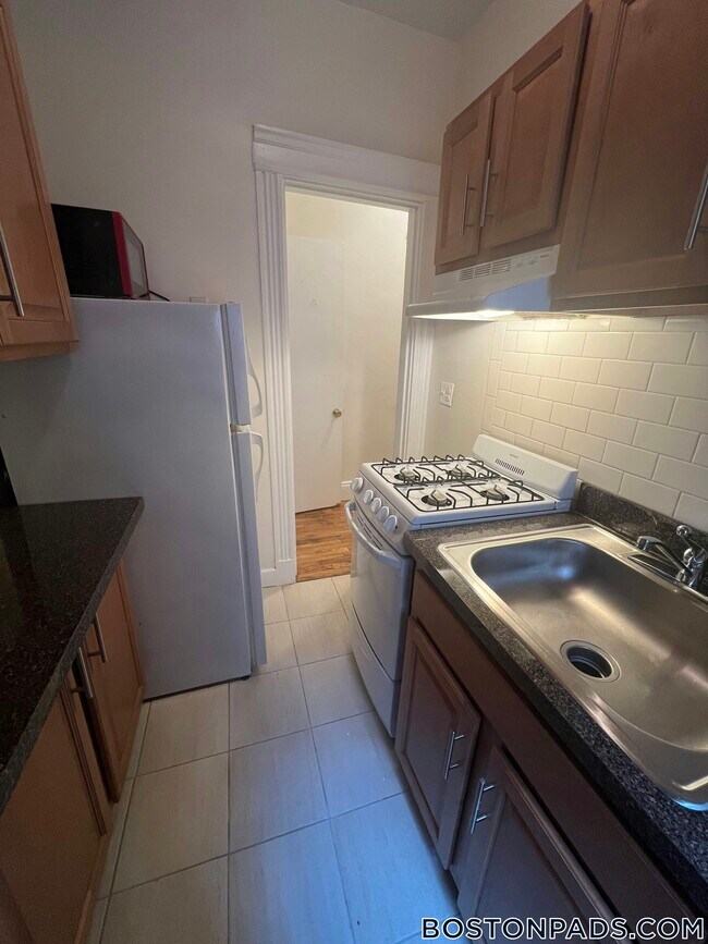 1152 Commonwealth Ave in Boston, MA - Building Photo - Building Photo