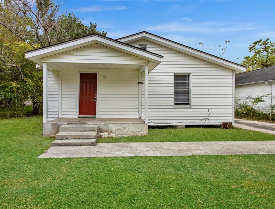 8206 Sandra St in Houston, TX - Foto de edificio