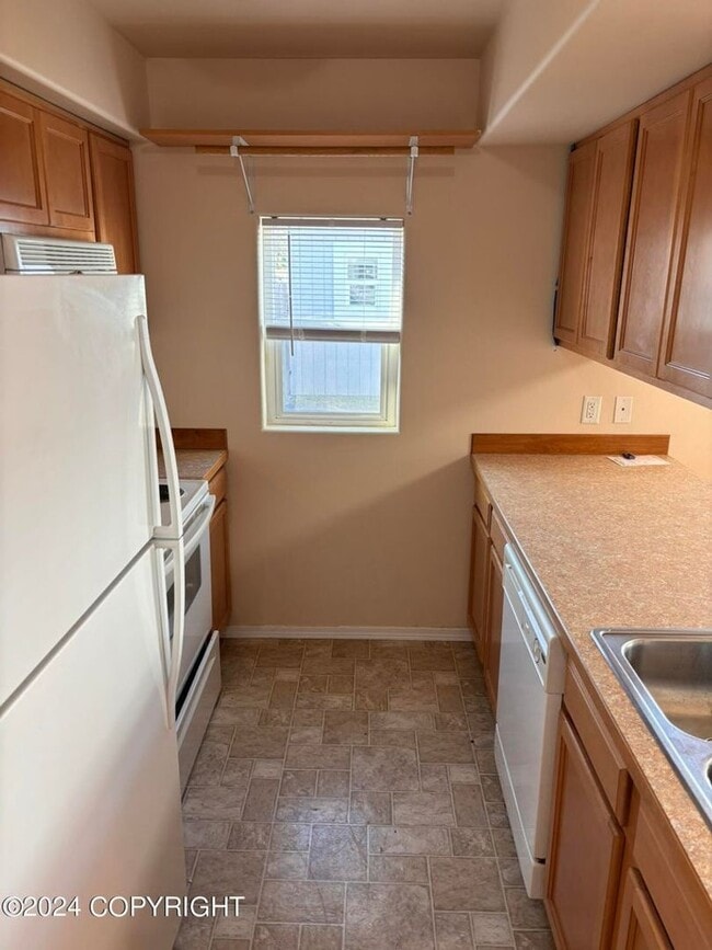 6233 E Tudor Rd in Anchorage, AK - Building Photo - Building Photo