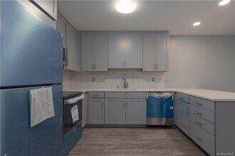 17 N William St-Unit -301 in Pearl River, NY - Building Photo - Building Photo