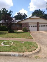 3600 Overland Dr in Del City, OK - Building Photo