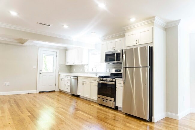 62 Gordon St, Unit 1 in Boston, MA - Building Photo - Building Photo